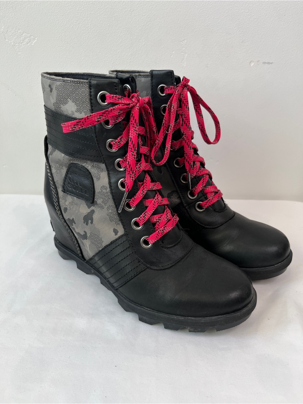 Sorel Lexie Wedge Camo Black Waterproof Leather Boots Pink Laces Womens 9.5